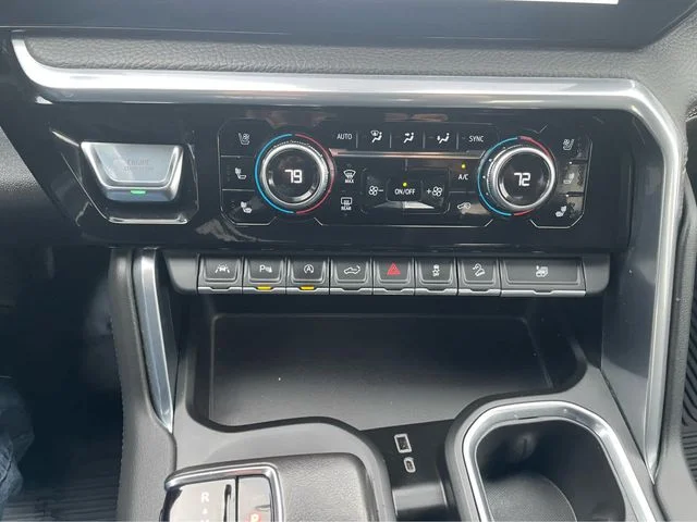 Used 2022 Black GMC Denali image 25