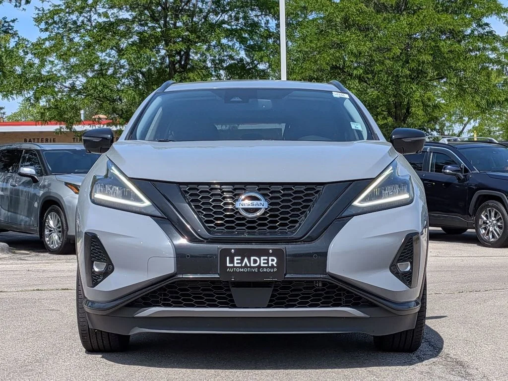 Used 2021 Silver Nissan SL image 2