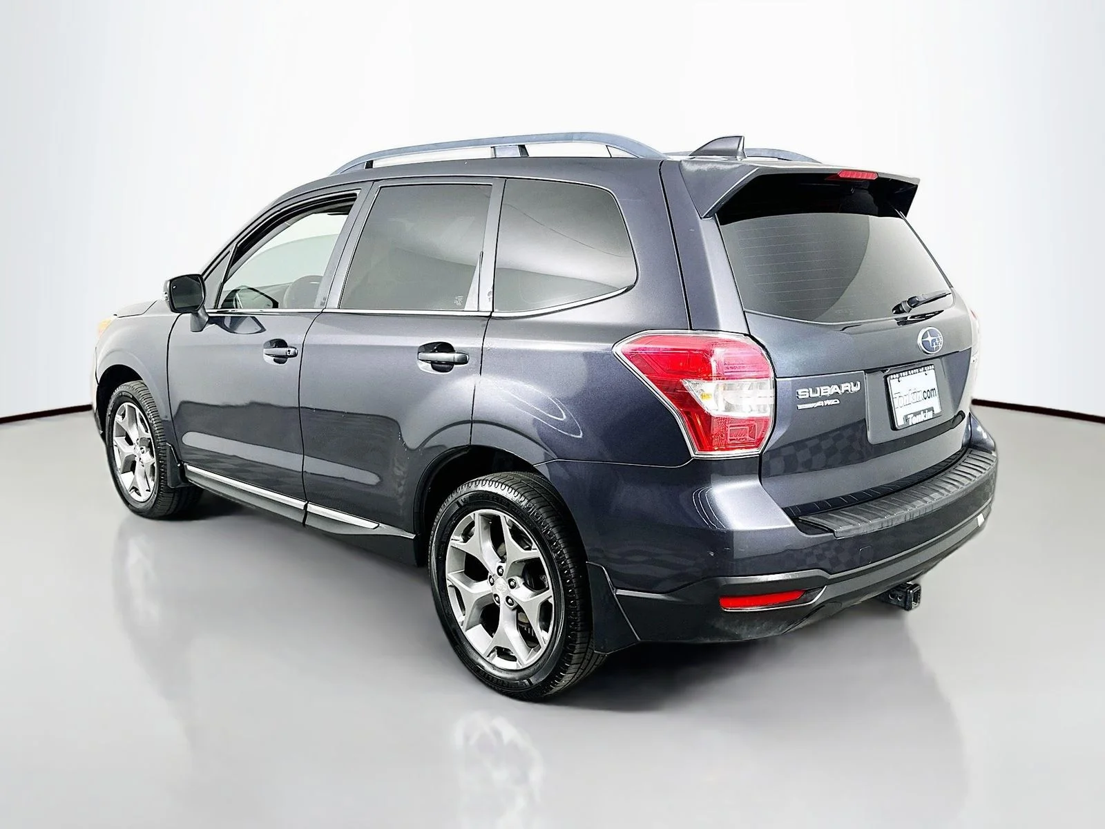 Used 2016 Dark Gray Metallic Subaru 2.5i Touring image 8