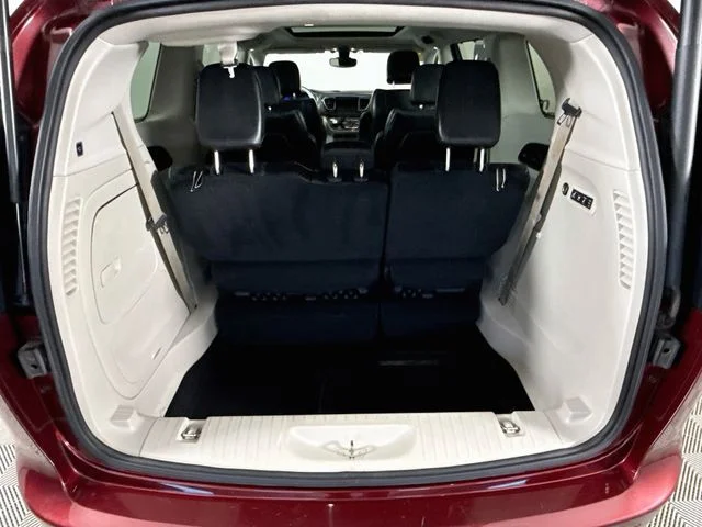 Used 2017 Red Chrysler Limited image 26