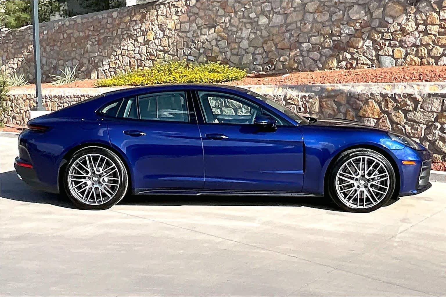 New 2026 Gentian Blue Metallic Porsche 4 E-Hybrid image 8
