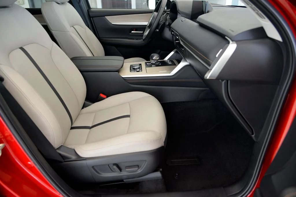 Certified Used 2025 Red Mazda 3.3 Turbo Premium image 30