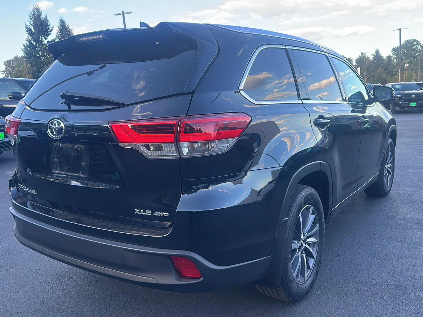 Used 2018 Midnight Black Metallic Toyota XLE image 3