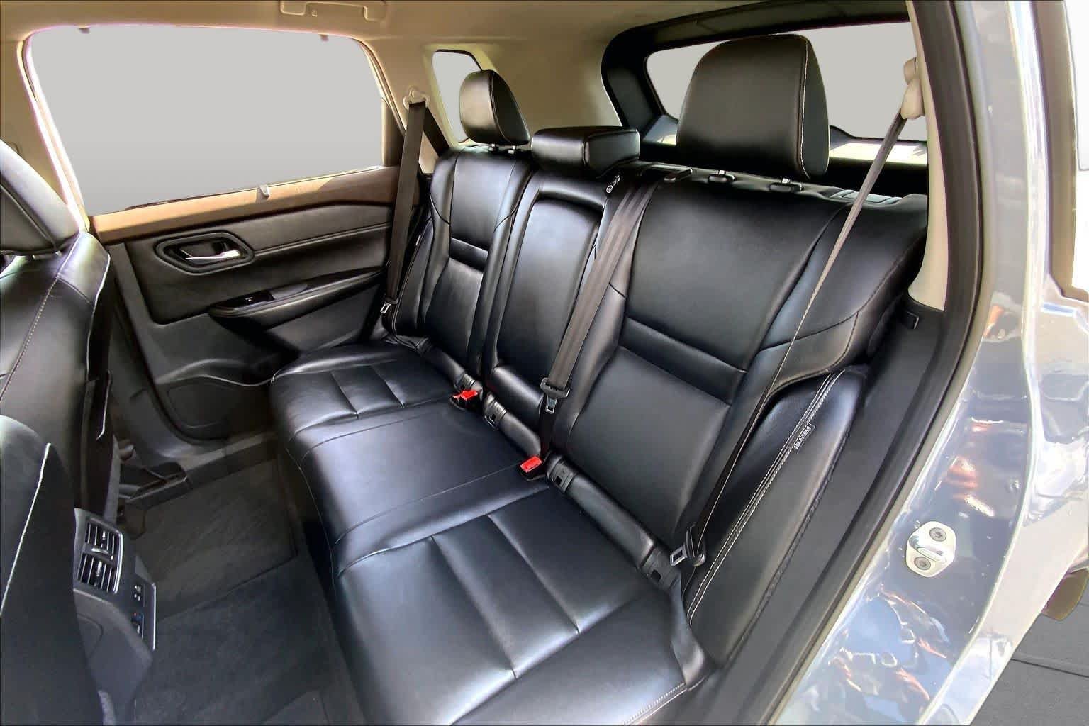 Used 2023 Boulder Gray Pearl Nissan SL image 20