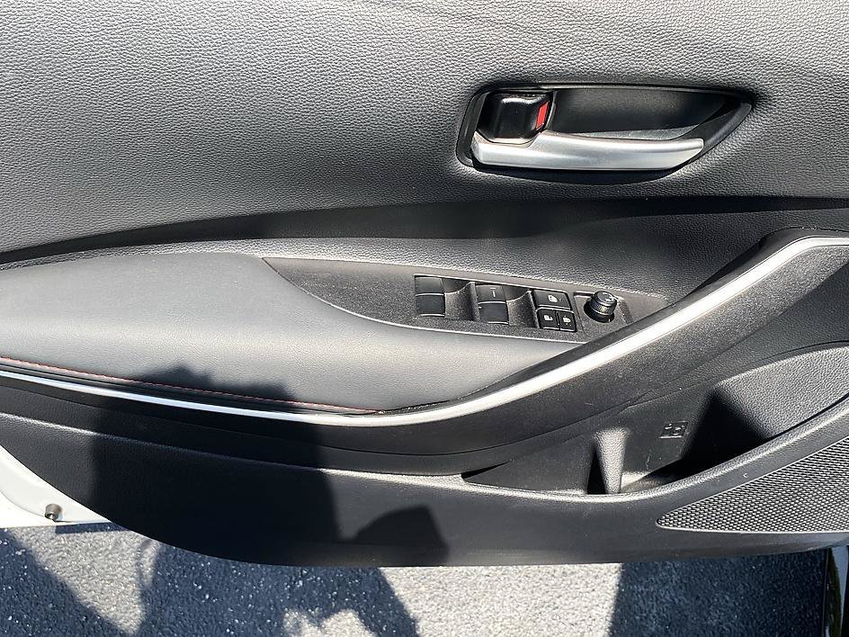 Used 2025 Ice Toyota SE image 9