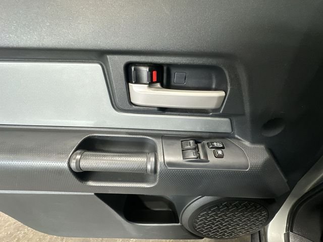 Used 2010  Toyota Base image 19