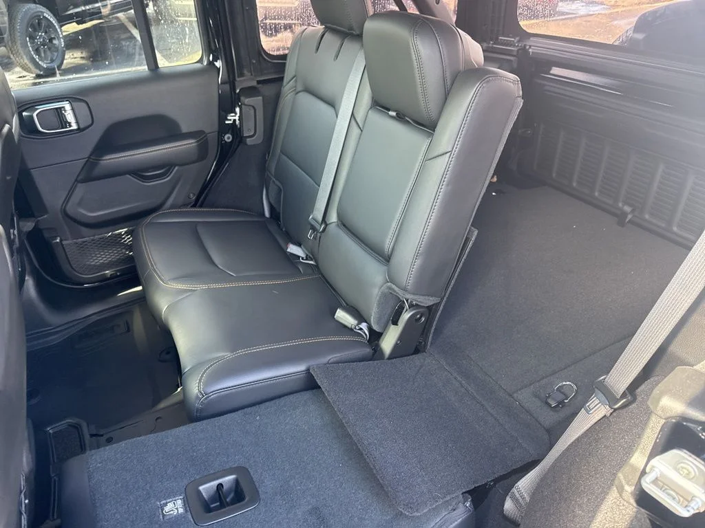 2025 Jeep Wrangler 4-Door Sahara - Photo 33