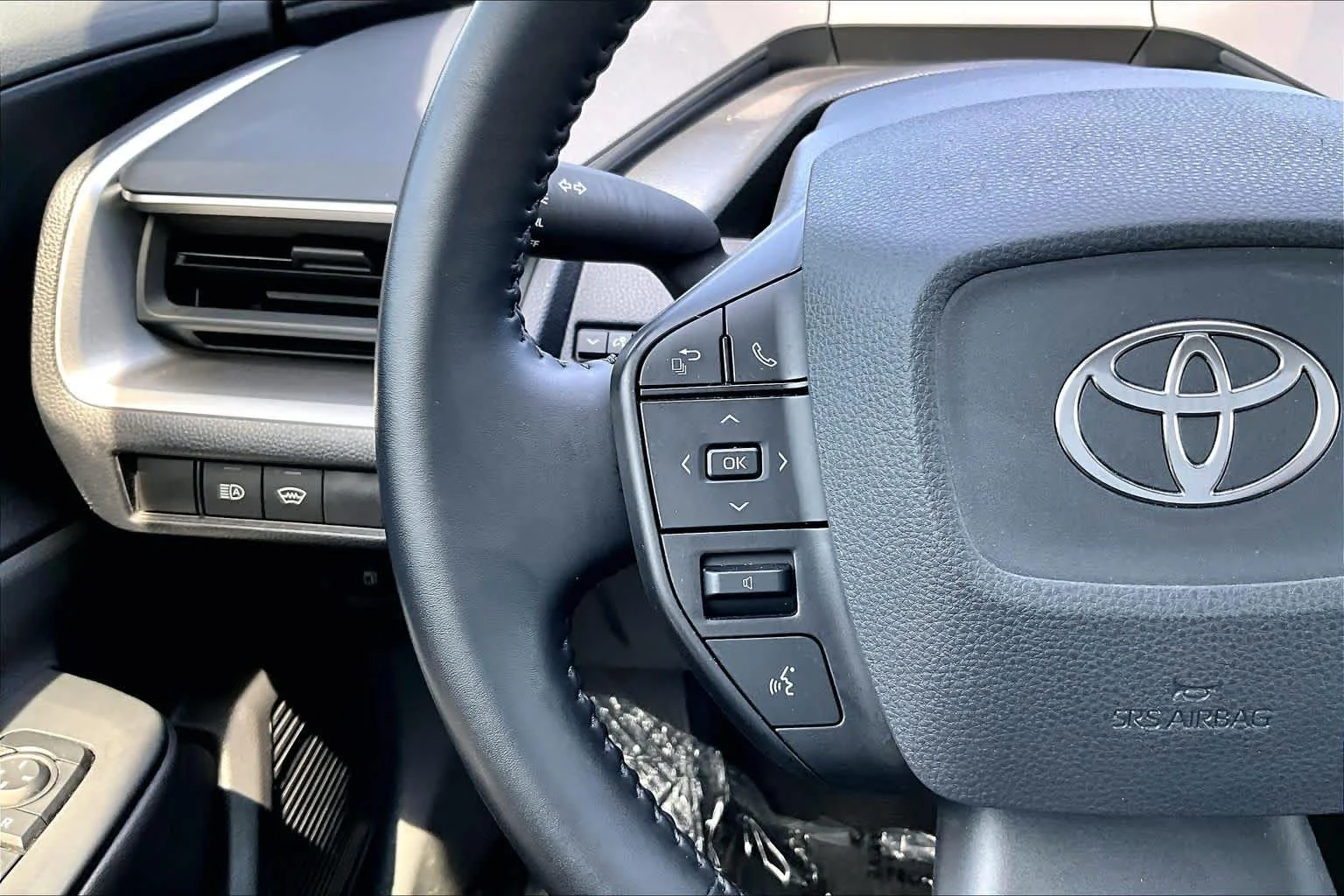 Used 2024 Wind Chill Pearl Toyota LE image 23