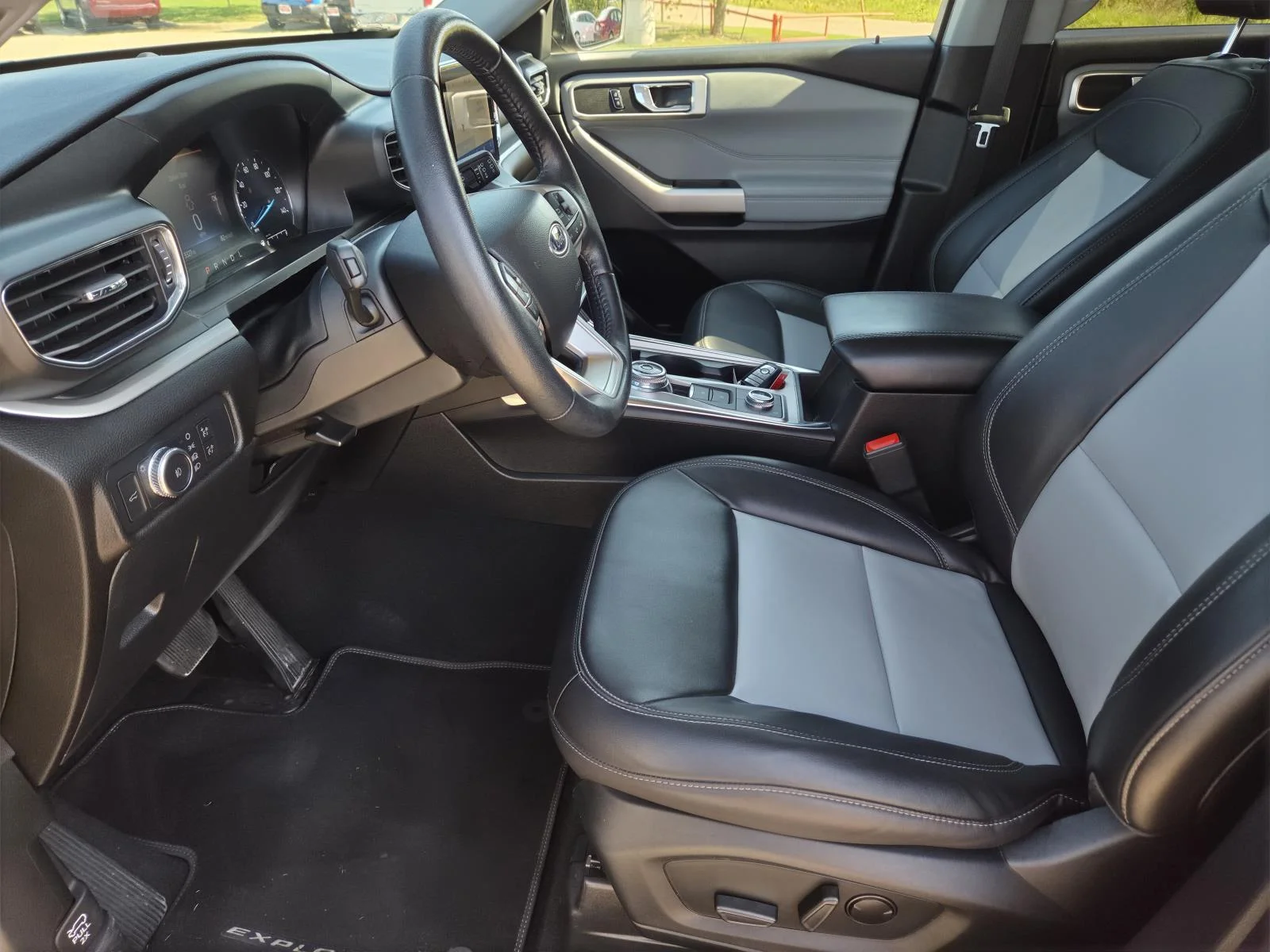Used 2022 Black Ford XLT 4WD image 28