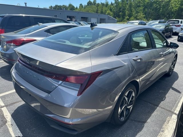 Used 2023 Silver Hyundai SEL image 5