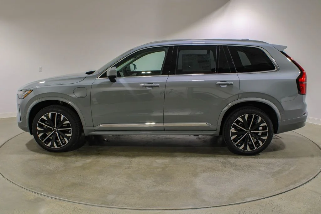 New 2026 Gray Metallic Volvo T8 Plus image 2