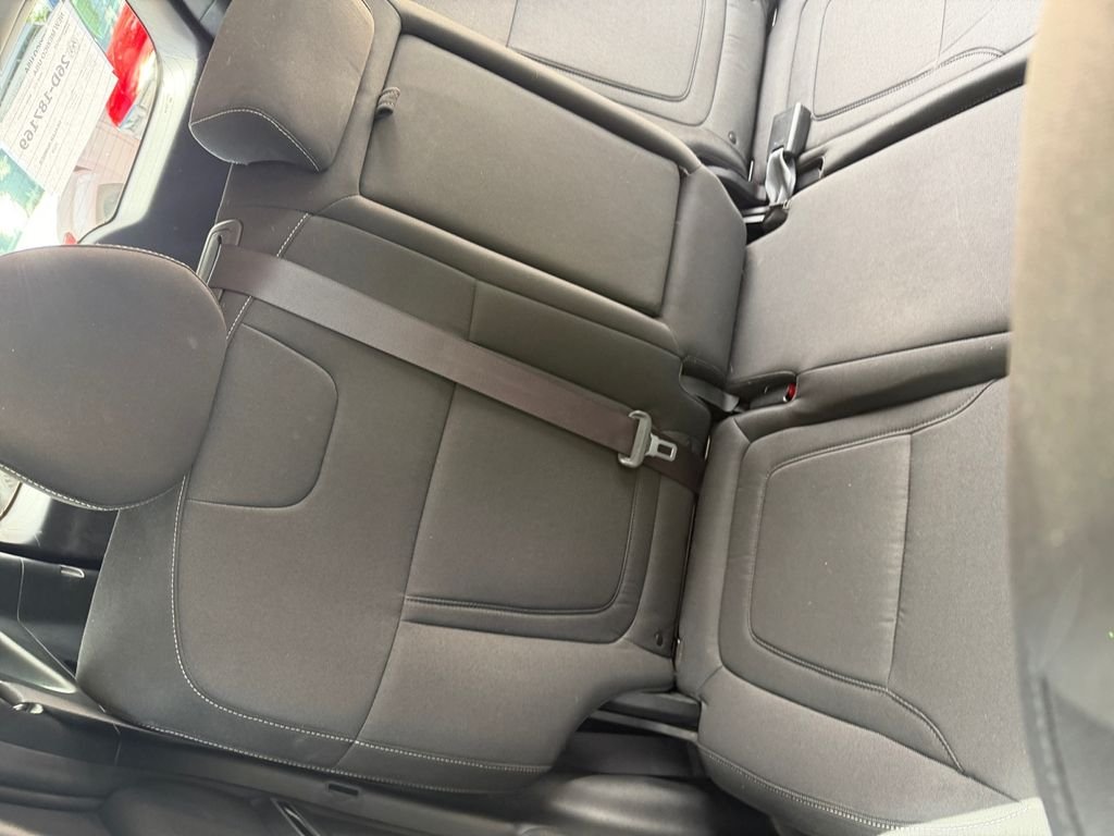 Used 2022 Gray Hyundai SEL image 17