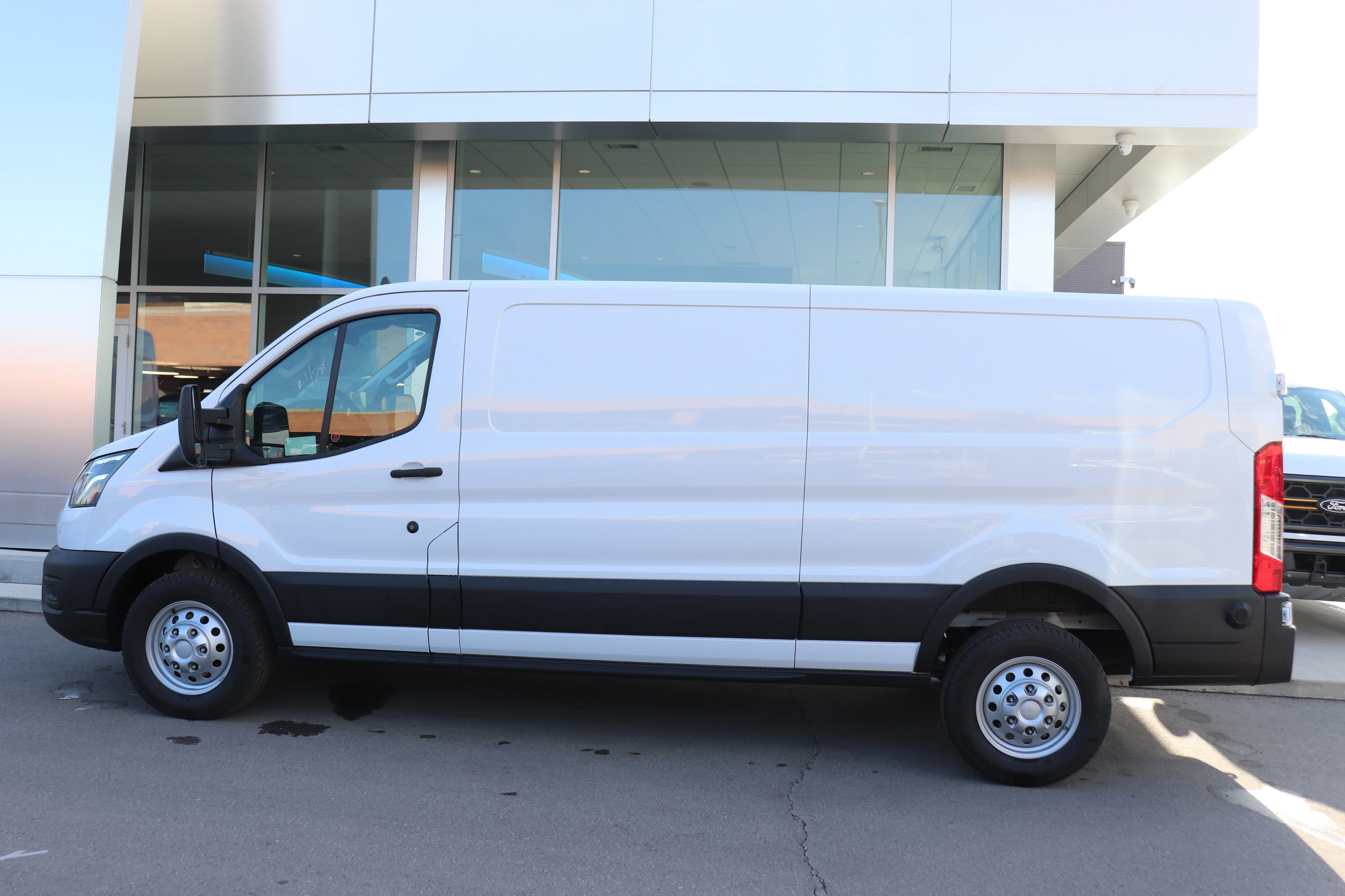 New 2025 OXFORD WHITE Ford  image 3