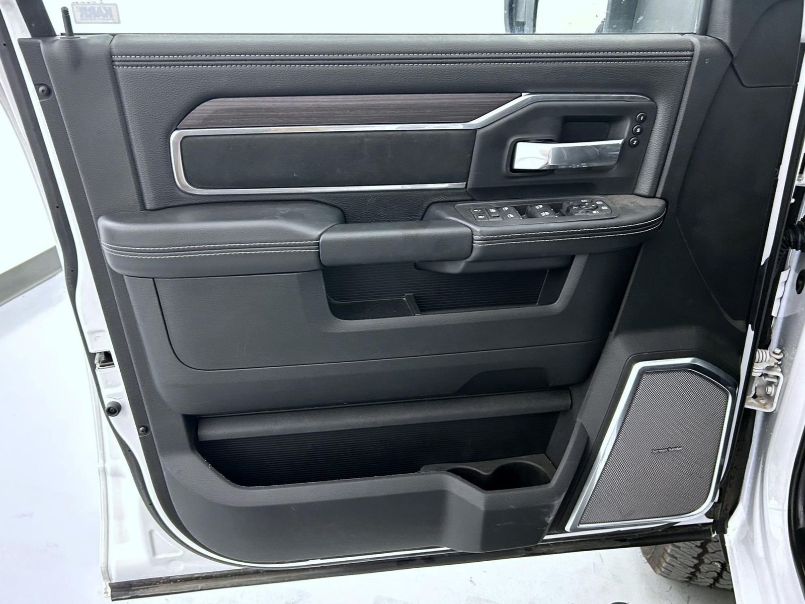 New 2025 Bright White Clear-Coat Exterior Paint RAM Laramie image 10