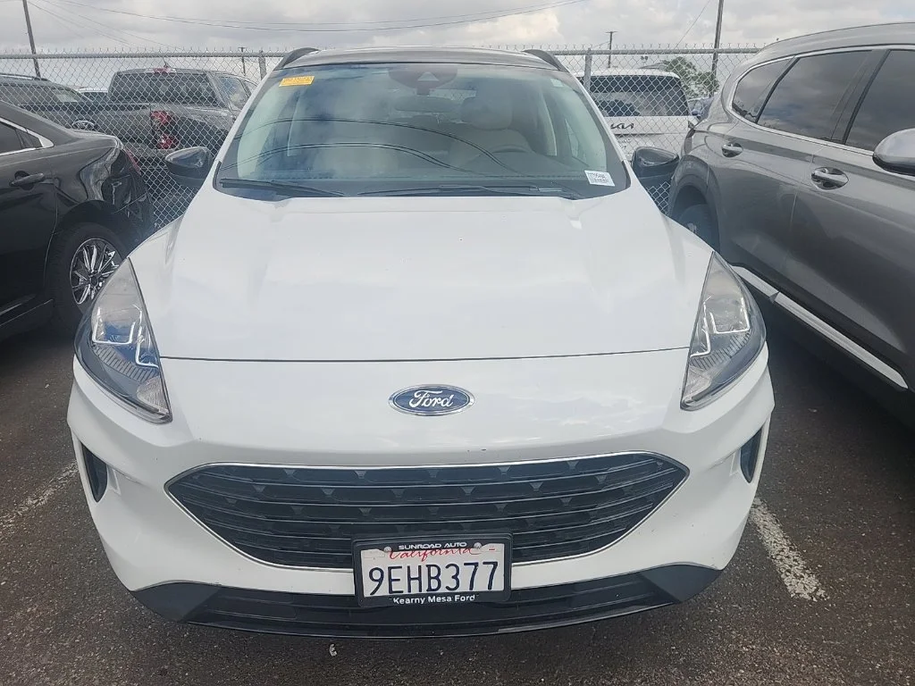Used 2022 White Ford SE image 2