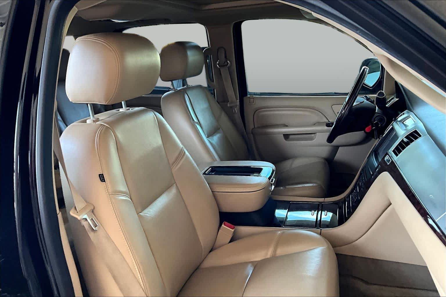Used 2013 Black Raven Cadillac Luxury image 8