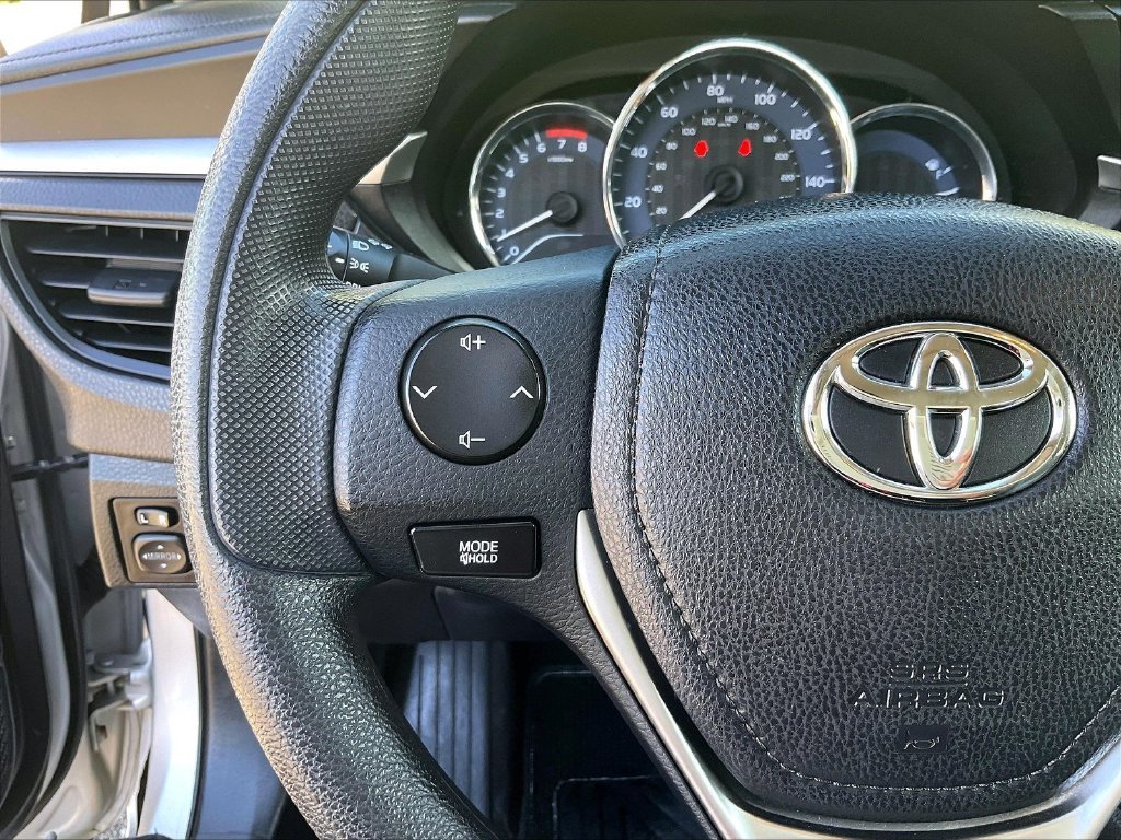 Used 2015 Silver Toyota L image 22