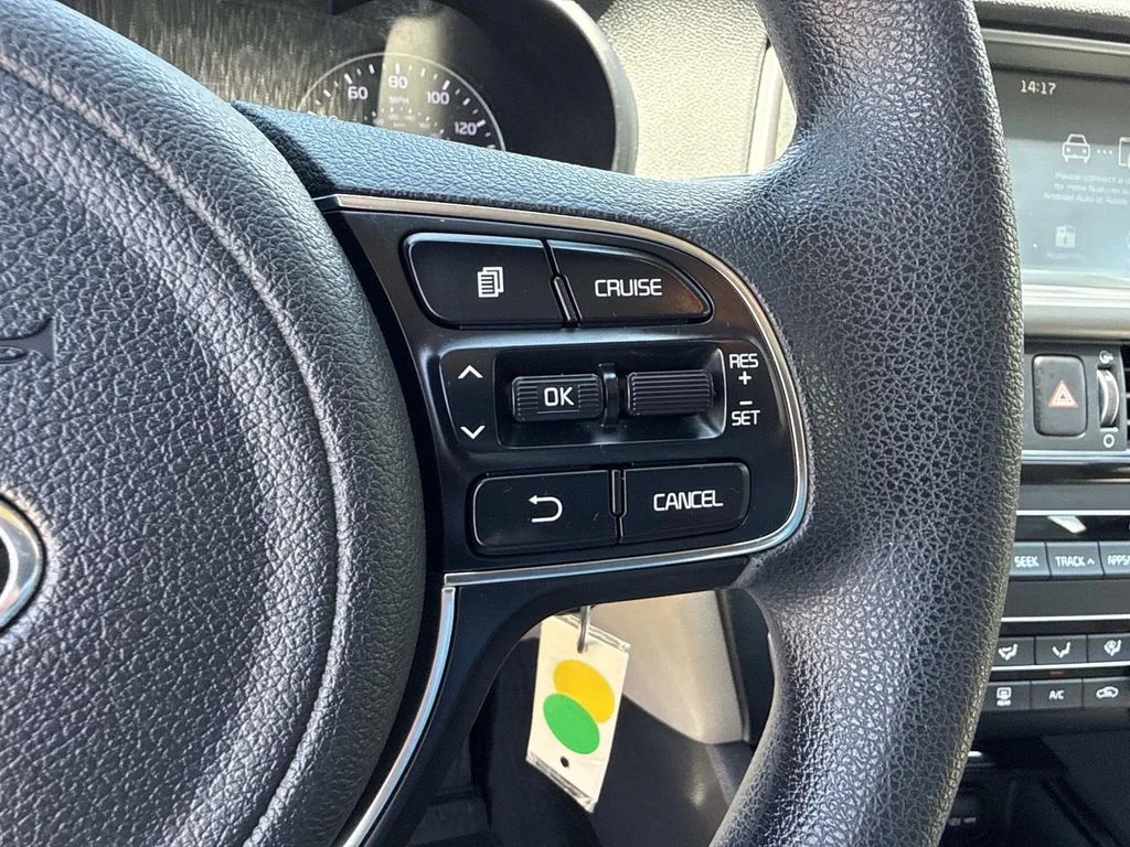 Used 2018 White Kia LX image 34