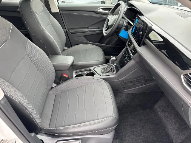 New 2026 Pure White W/Deep Black Roof Volkswagen 1.5T SE Black image 18