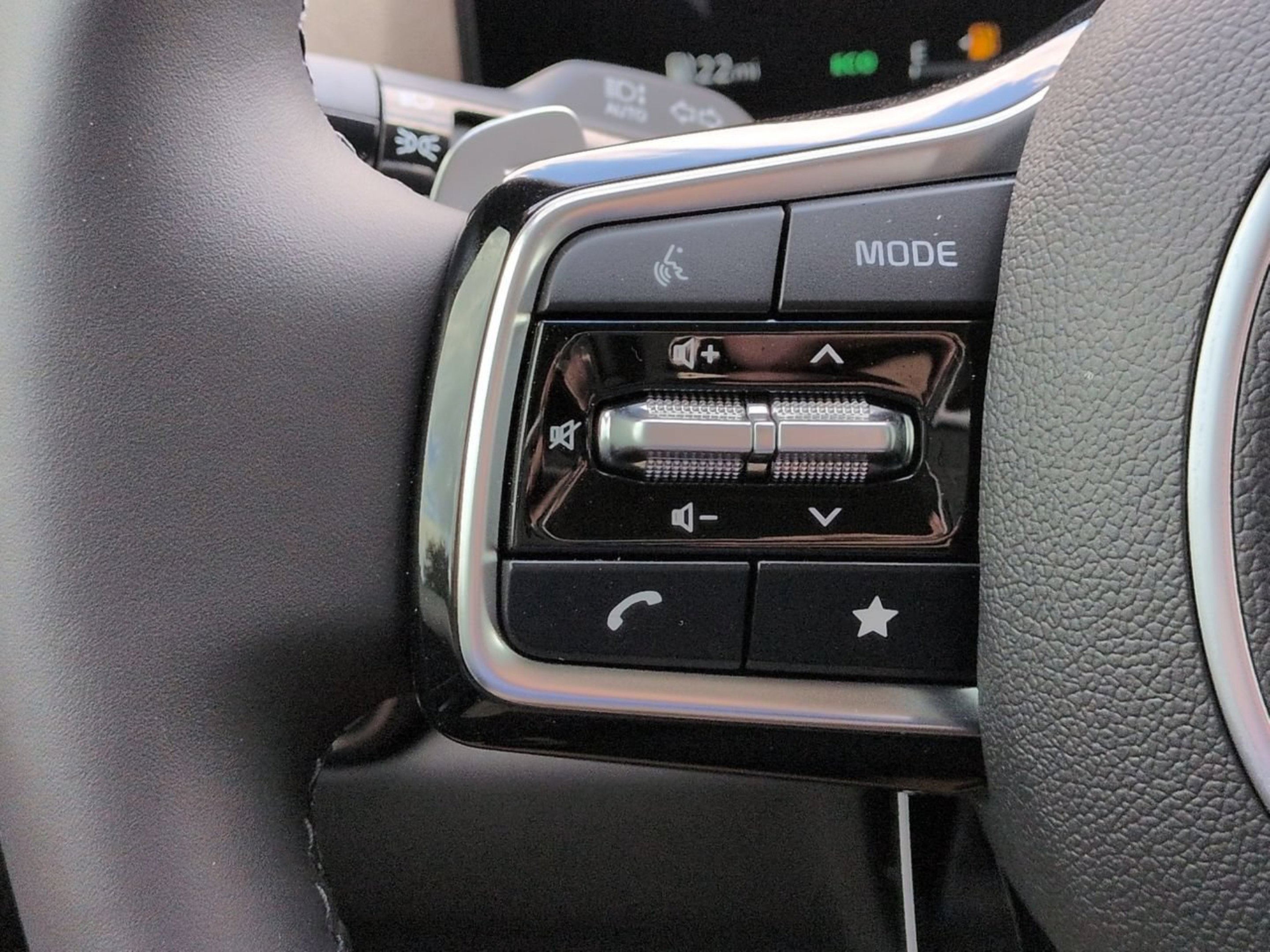 New 2026 Ceramic Silver Kia SX Prestige image 27
