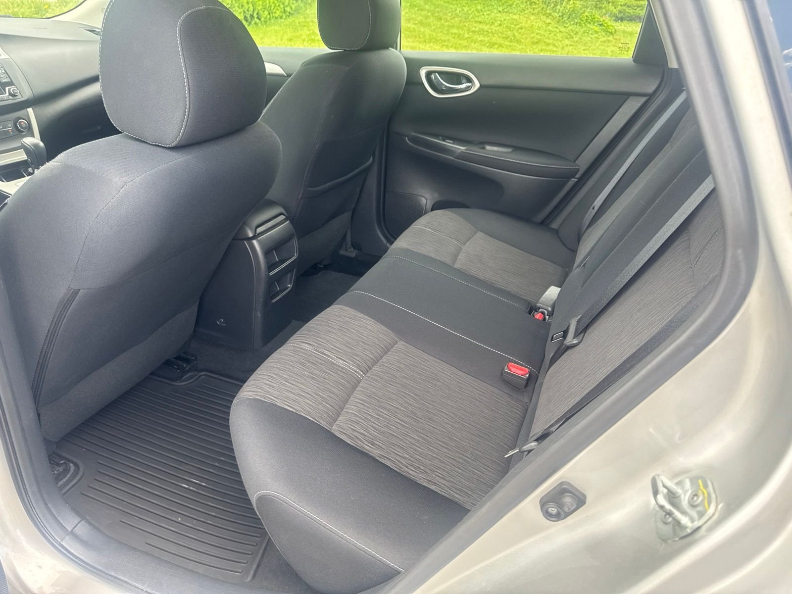 Used 2015 Silver Nissan SV image 8