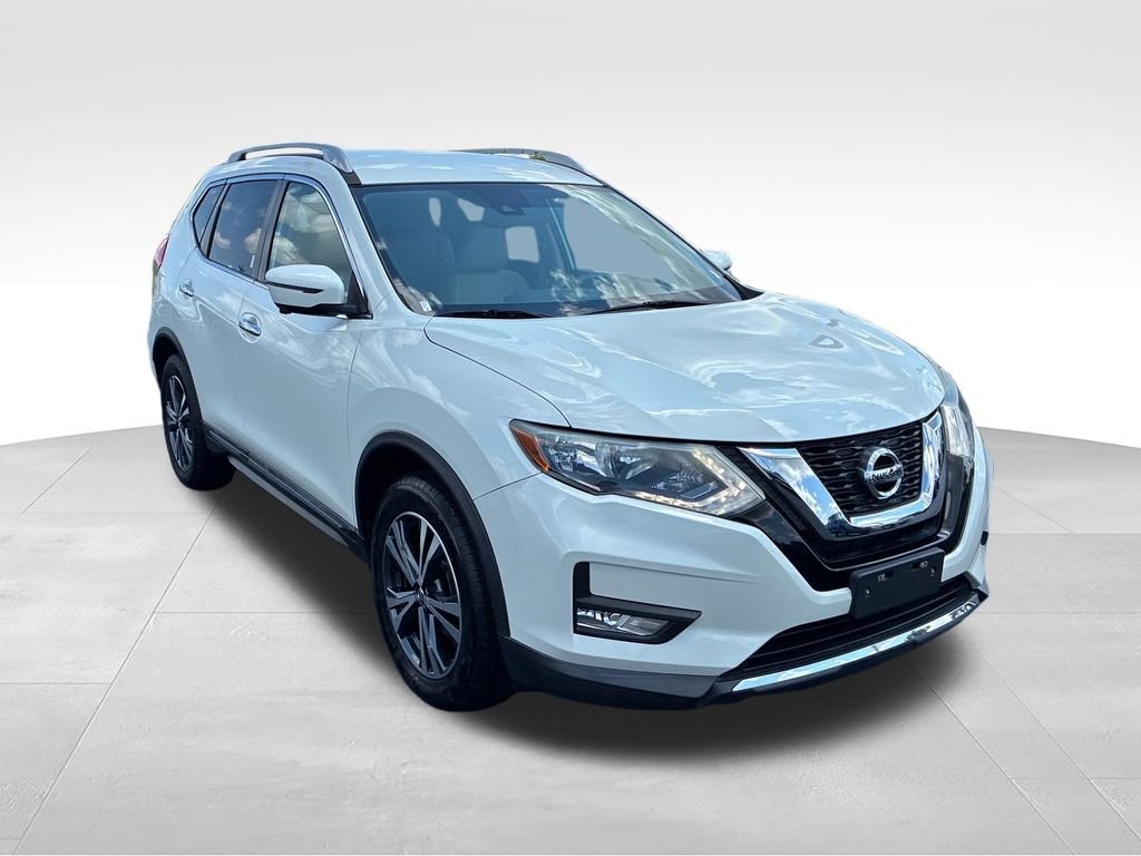 Used 2017 White Nissan SL image 7