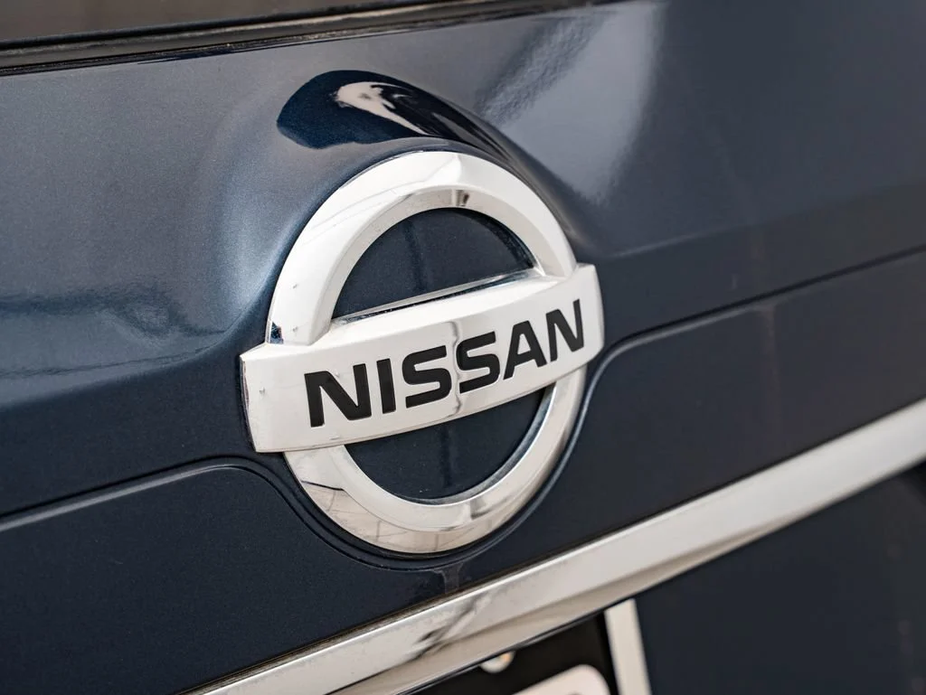 Used 2015 Arctic Blue Metallic Nissan SL image 17