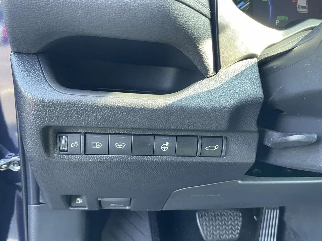 Certified Used 2024  Toyota XLE Premium image 29