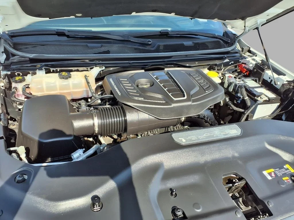 Used 2024 White Jeep Series II image 3