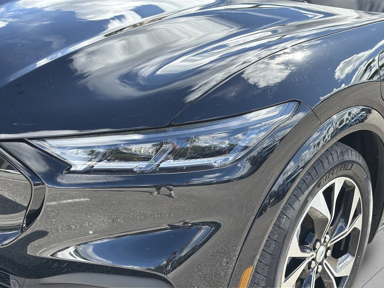 Used 2023 Shadow Black Ford Premium image 6