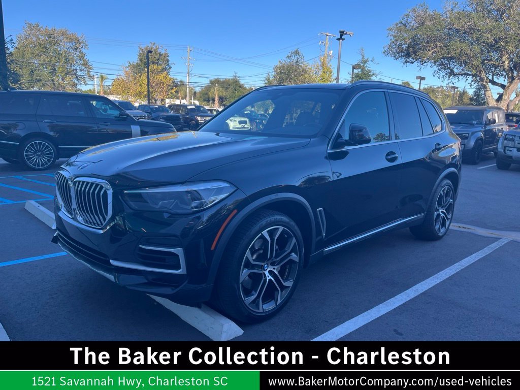 Used 2022 Black Sapphire Metallic BMW sDrive40i image 1