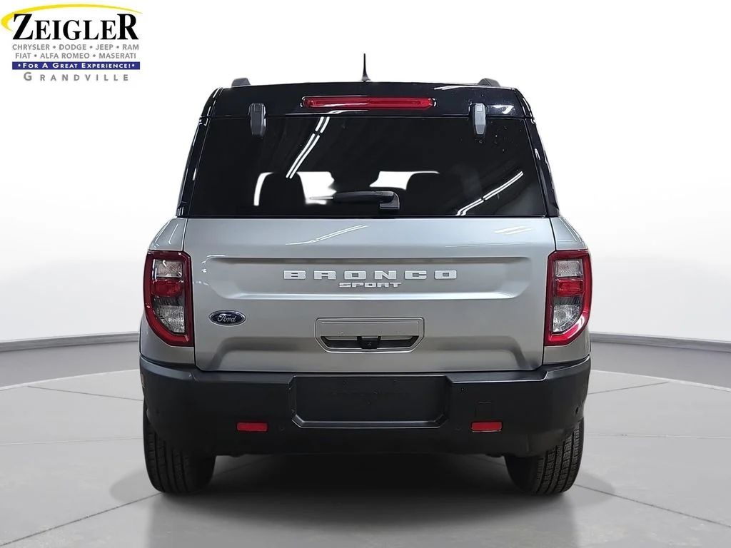 Used 2022 Silver Ford Outer Banks image 6