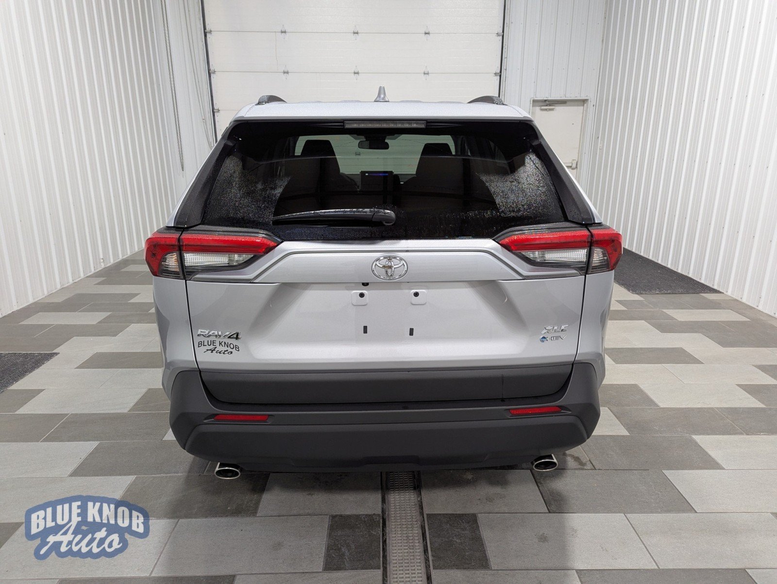 2025 Toyota RAV4 Hybrid XLE photo 2