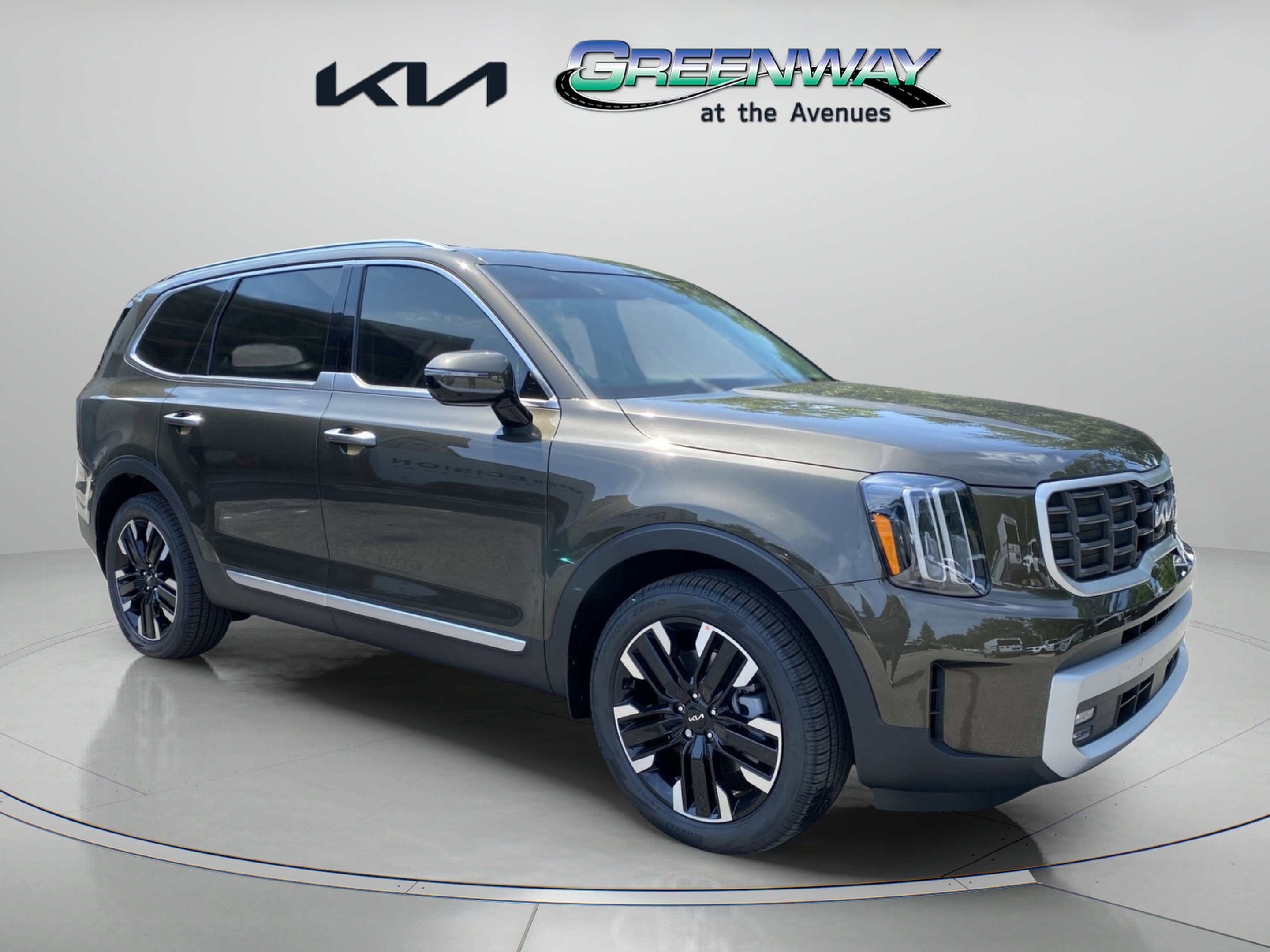 Certified Used 2025 Dark Moss Kia SX image 1