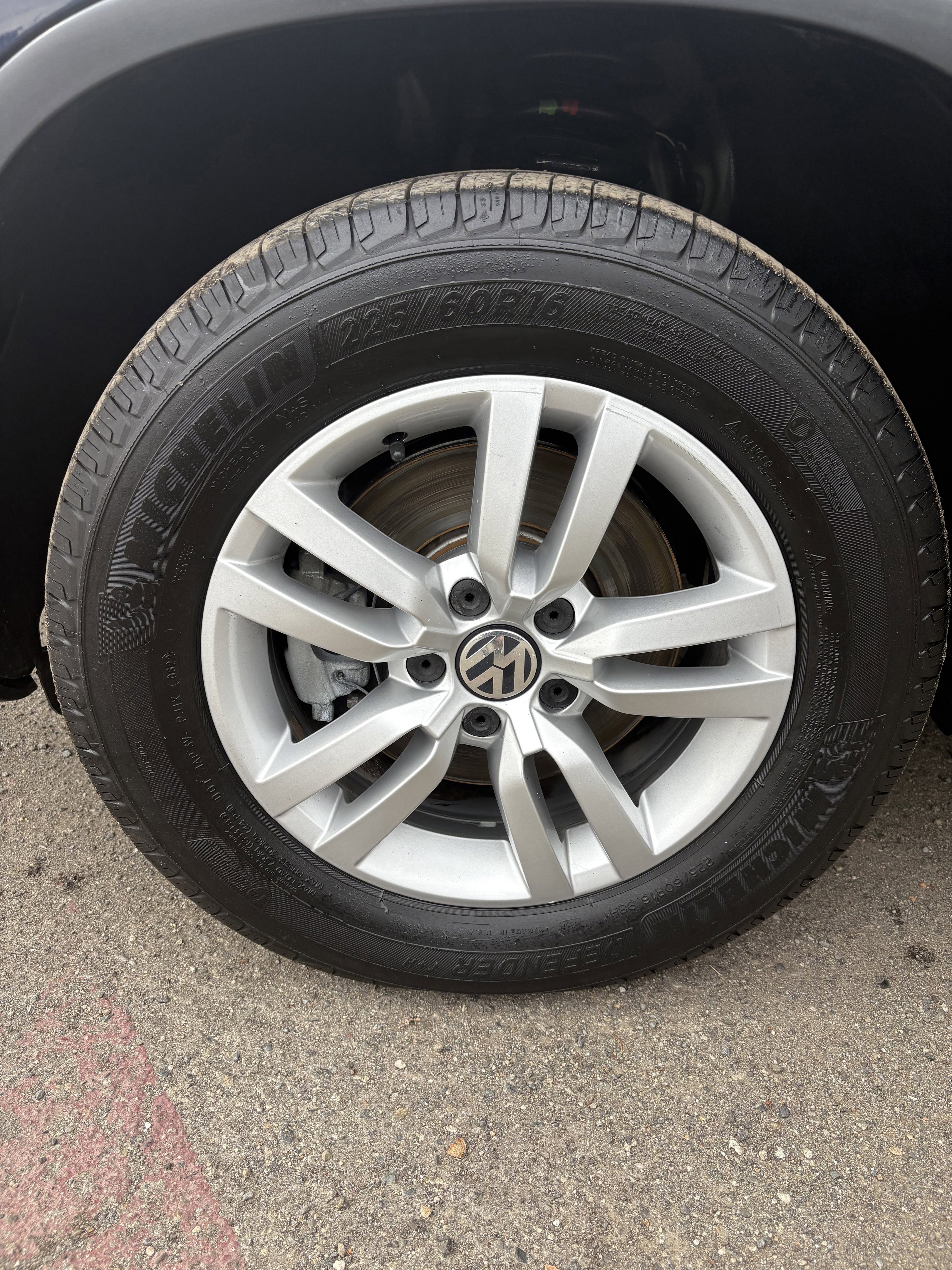 Used 2016 Blue Volkswagen  image 19