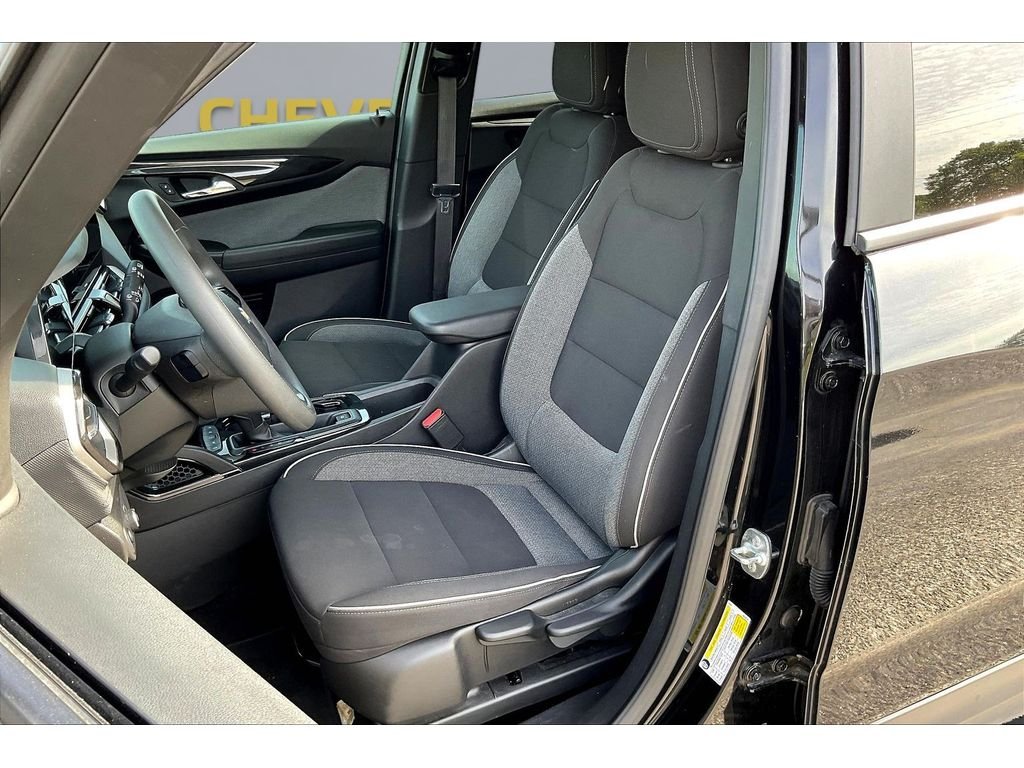 Used 2025 Mosaic Black Metallic Chevrolet LT image 16
