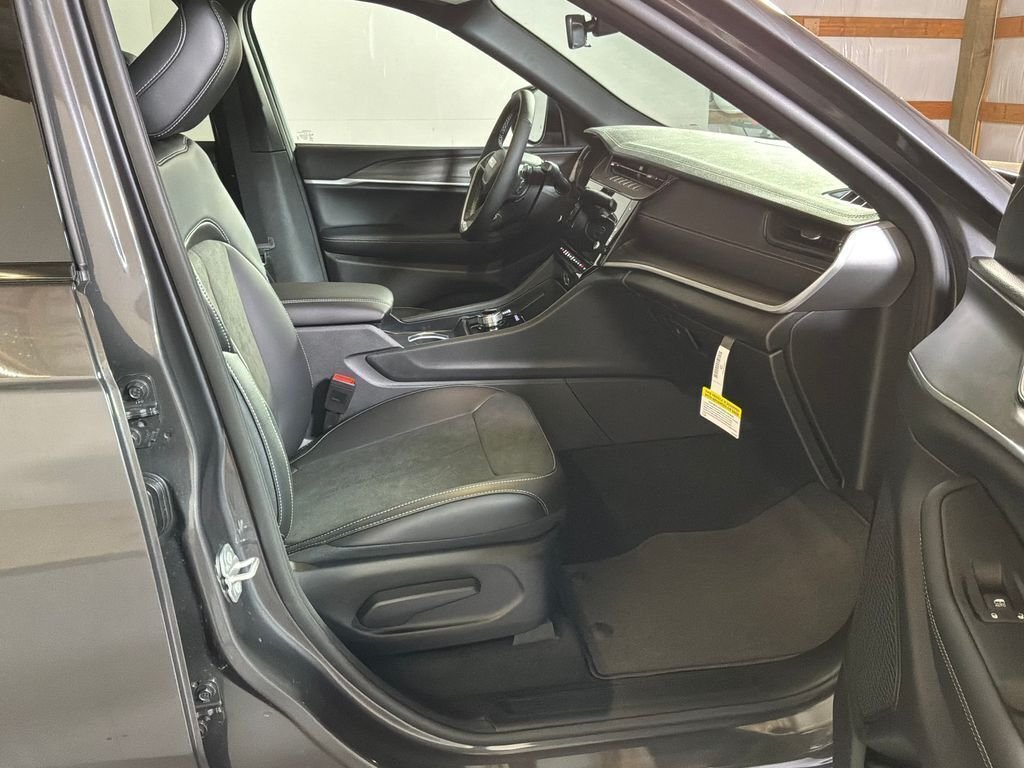 New 2026 Baltic Gray Metallic Clearcoat Jeep Altitude image 21