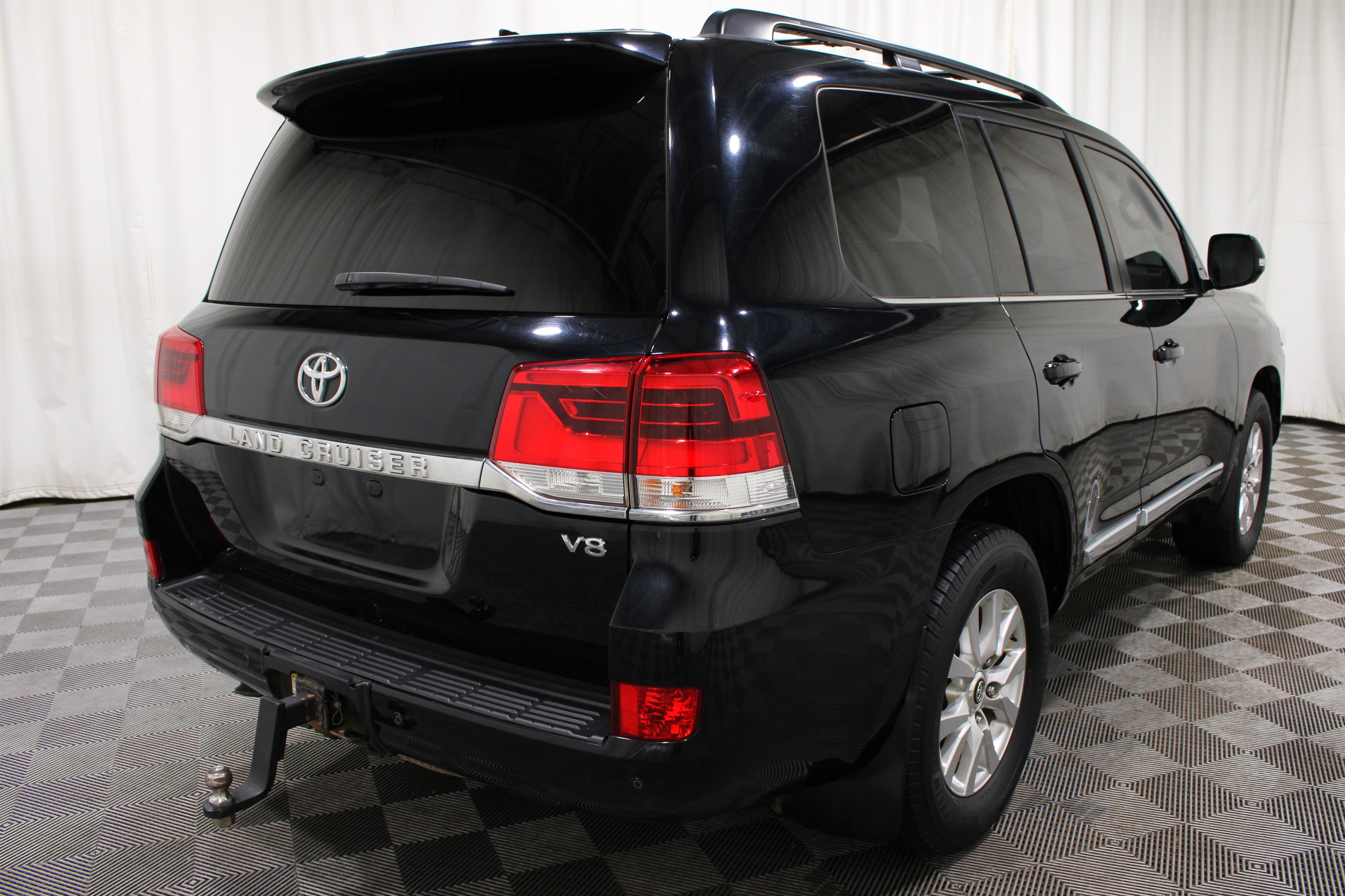 Used 2018 Midnight Black Metallic Toyota 4WD V8 image 30