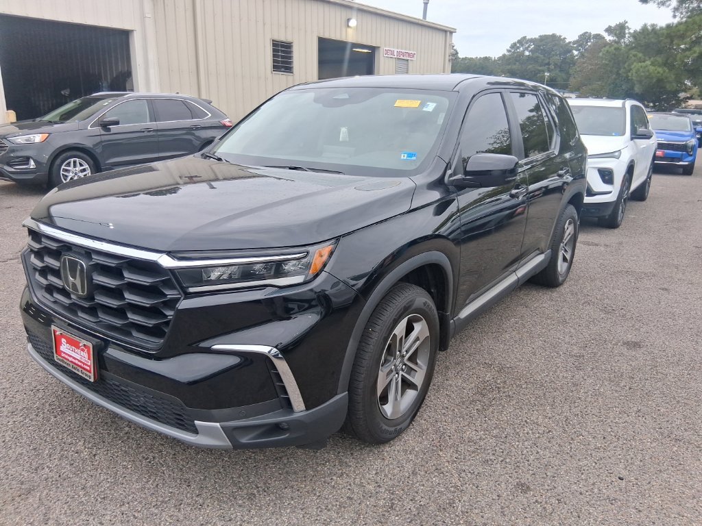 Used 2025  Honda EX-L image 1
