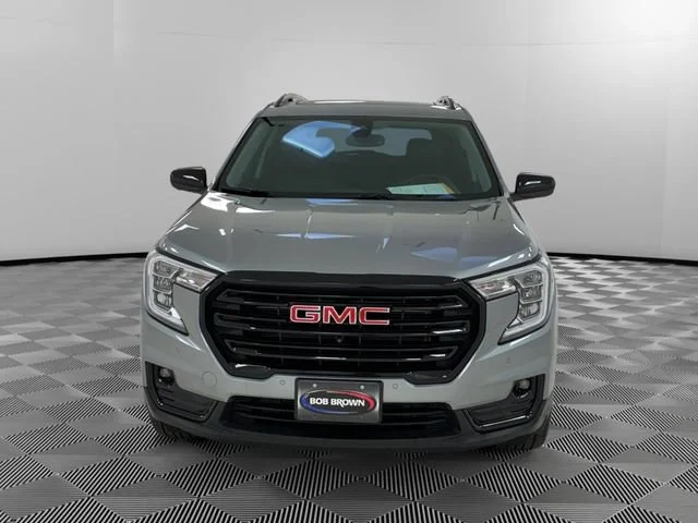 Certified Used 2024 Sterling Metallic GMC SLT image 8