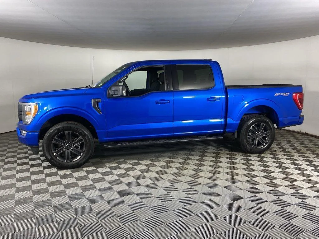 Used 2021 Blue Metallic Ford XLT image 4