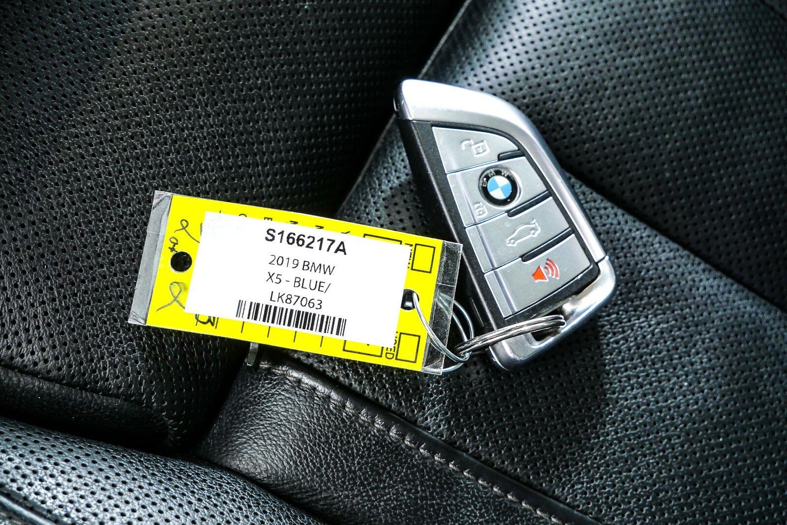 Used 2019 Tanzanite Blue II Metallic BMW xDrive40i image 39
