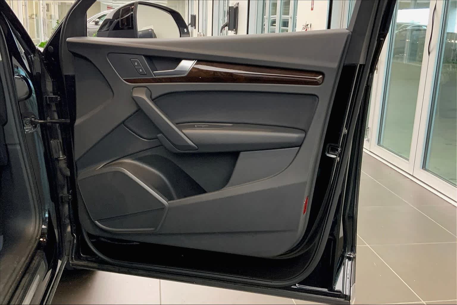 Used 2018 Brilliant Black Audi Tech Premium Plus image 22