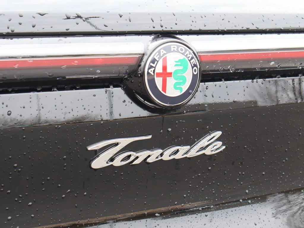 New 2025 Alfa Black Alfa Romeo Base image 8