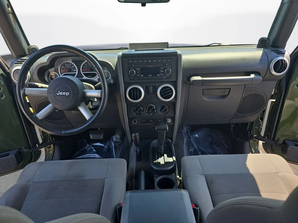 Used 2008 Green Jeep Sahara image 9