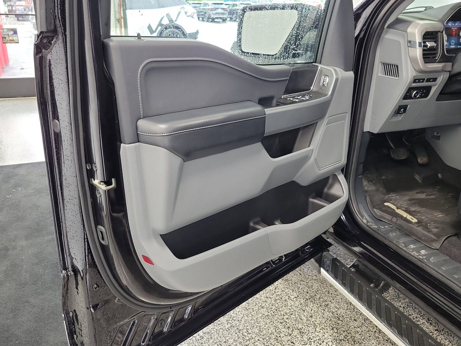 Used 2023 Black Ford XLT image 7
