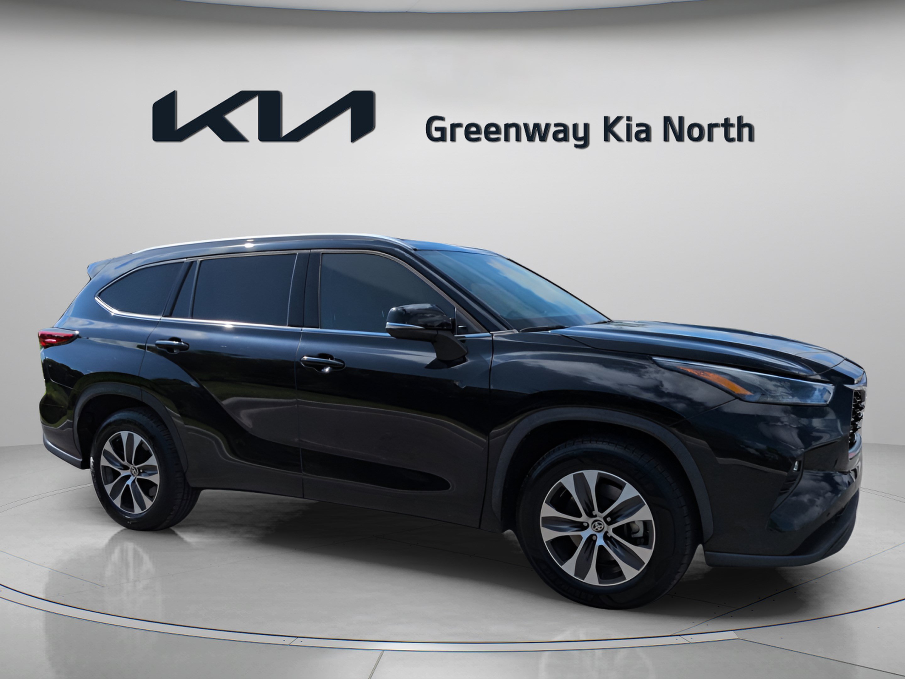 Used 2022 Midnight Black Metallic Toyota XLE image 1