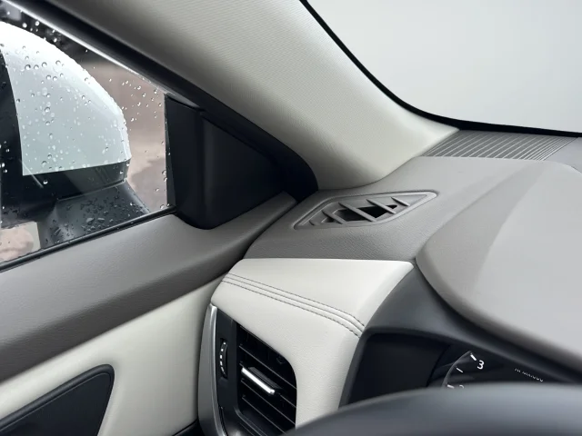 Used 2025 White Nissan SV image 32
