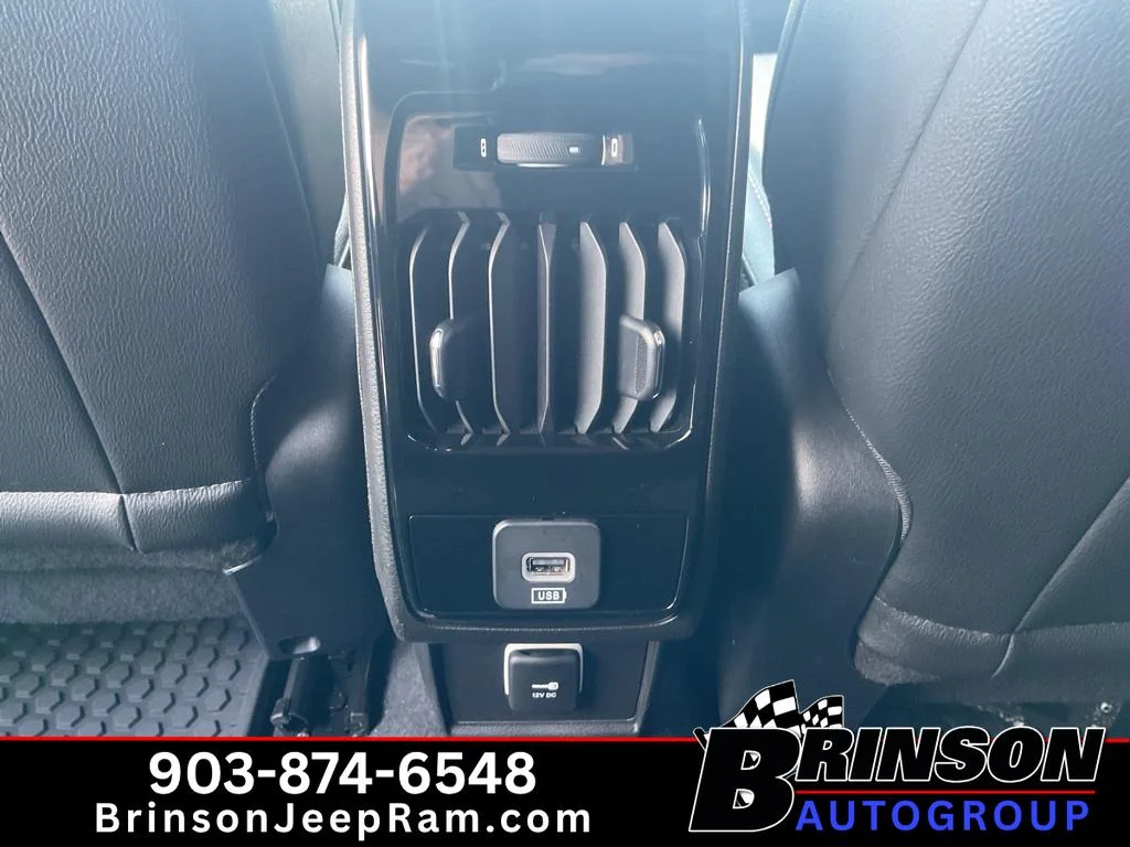 Used 2025 Silver Zynith Metallic Clearcoat Jeep Trailhawk image 18