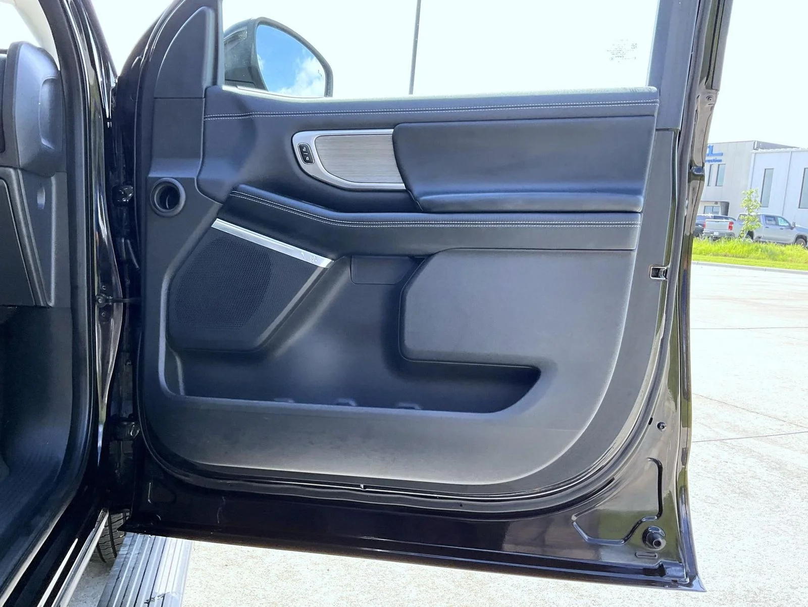 Used 2025 Black Ford Platinum image 17
